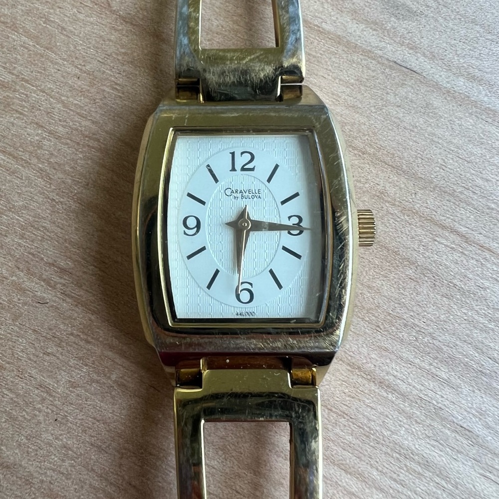 Caravelle by Bulova gold tone open link ladies bracelet watch NEW BATTERY